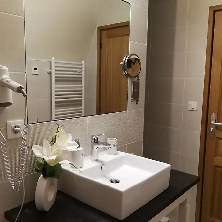 Du Vieux Tour Le Manoir B&B